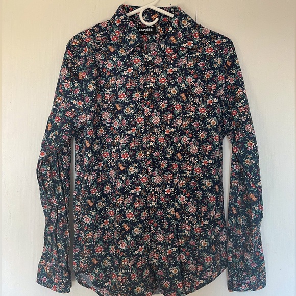 Floral Express Button down - Picture 2 of 2